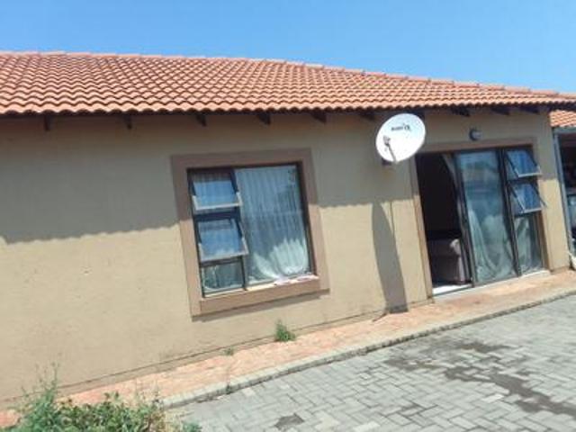 Townhouse for sale in Waterkloof, Gauteng