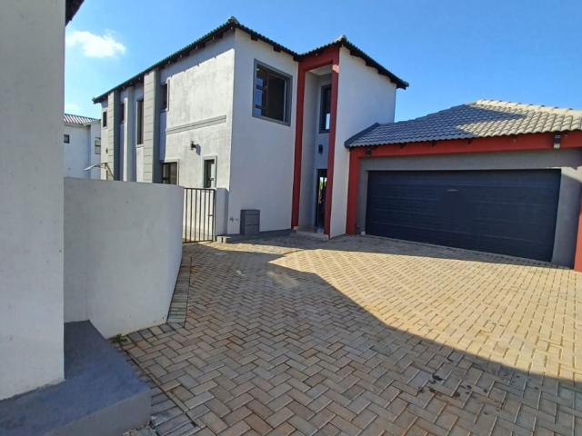Townhouse for sale in Waterkloof, Gauteng