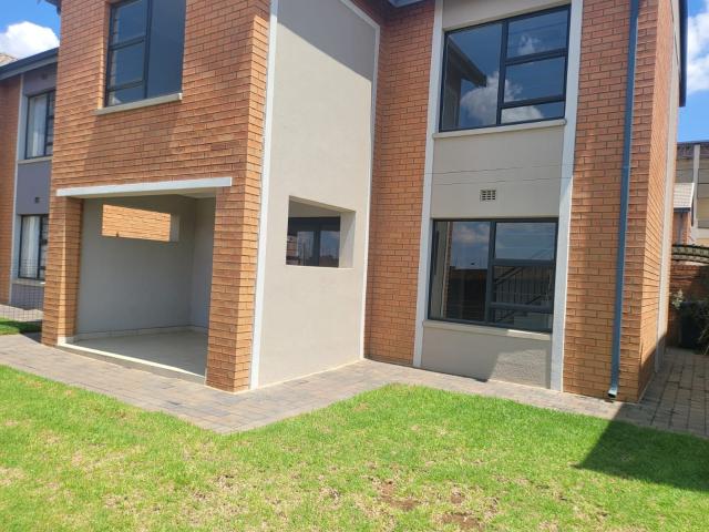 Townhouse for sale in Waterkloof, Gauteng