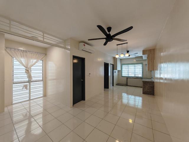 Townhouse for rent in Tanjong Sepat, Selangor