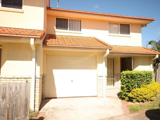 Townhouse for rent in Banora Point, New South Wales