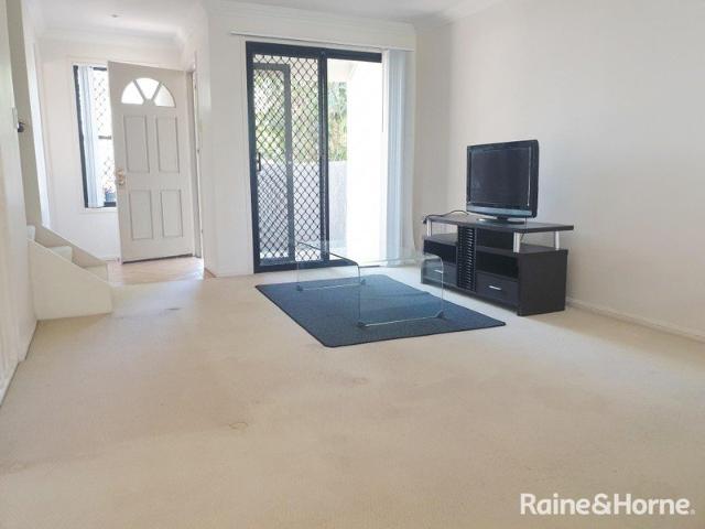 Townhouse for rent in St Lucia, Greater Brisbane