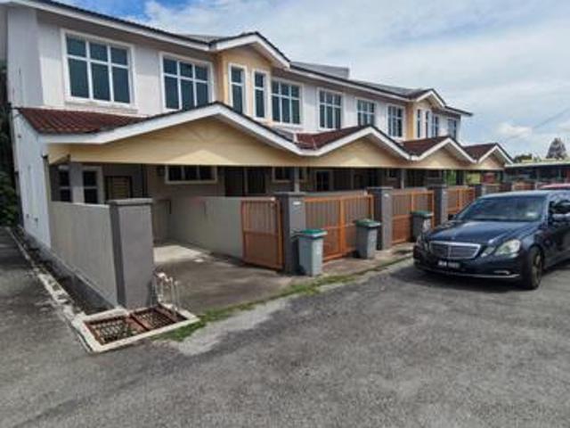 Townhouse for sale in Malaka
