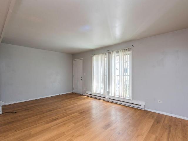 Townhouse for sale in Zion, Illinois