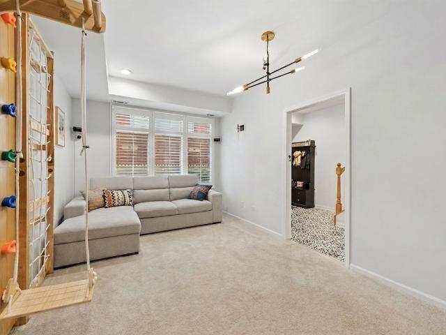 Townhouse for sale in Oak Park, Illinois