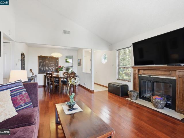 Townhouse for sale in Pinole, California