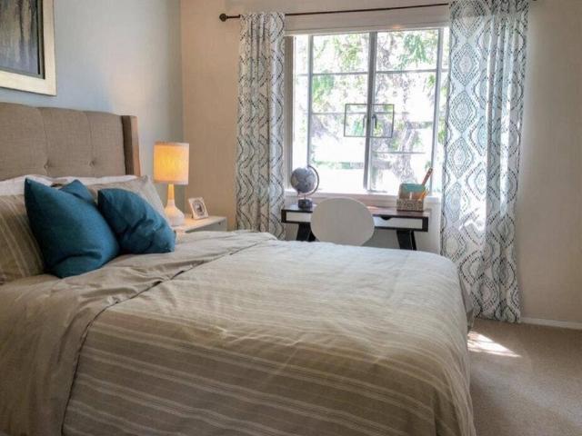 Room for rent in Canoga Park, California