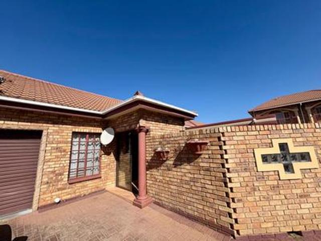 Townhouse for sale in Bronkhorstspruit, Gauteng