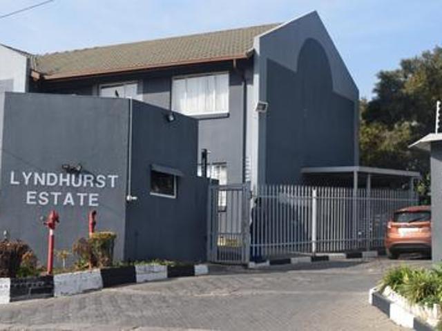 Townhouse for sale in Vosloorus, Gauteng