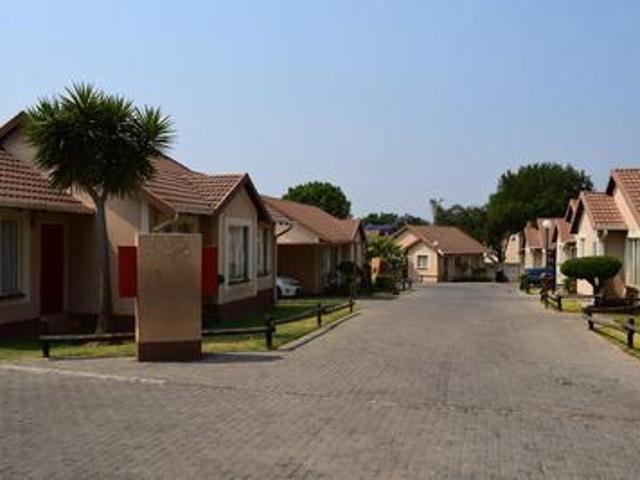 Townhouse for sale in Vosloorus, Gauteng
