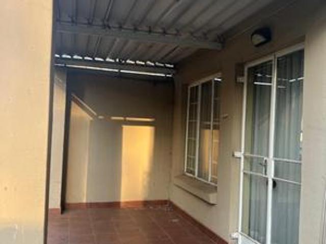 Townhouse for sale in Vosloorus, Gauteng