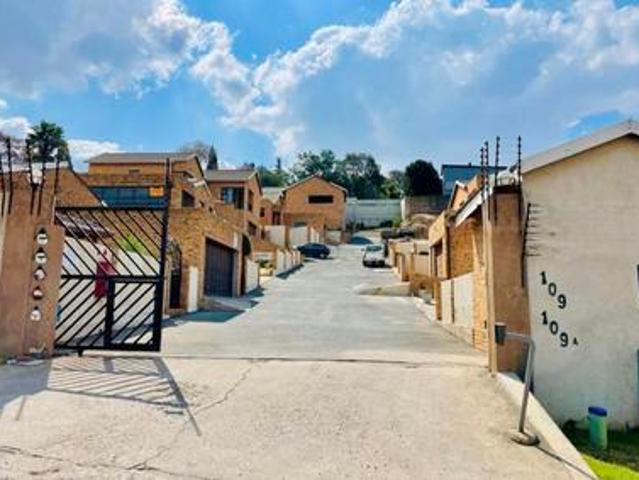 Townhouse for sale in Vosloorus, Gauteng