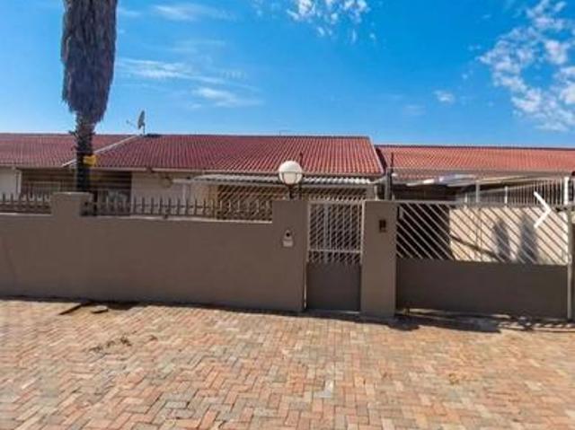 Townhouse for sale in Benoni, City of Ekurhuleni Metropolitan Municipality