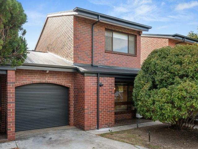 Townhouse for rent in Horseshoe Creek, South Australia