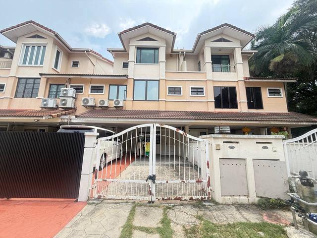 Townhouse for sale in Petaling, Damansara Damai