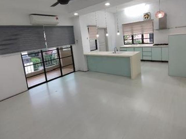 Townhouse for sale in Petaling, Damansara Damai