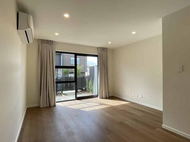 Townhouse for rent in Oratia