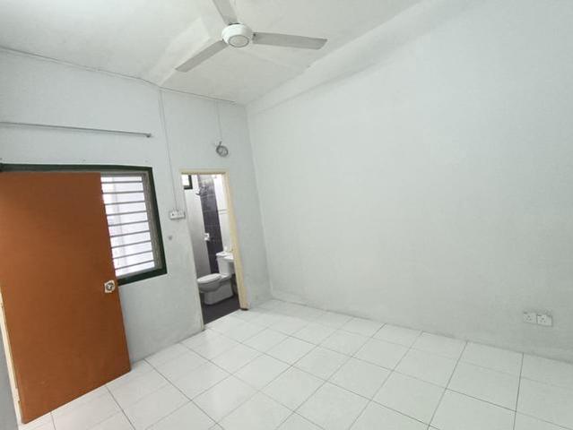 Townhouse for sale in Jenjarom, Selangor