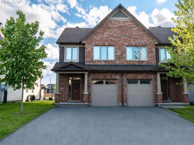 Townhouse for sale in Russell, Ontario