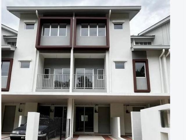 Townhouse for sale in Tanjong Sepat, Selangor