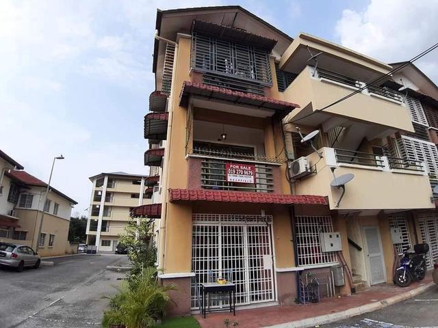 Townhouse for sale in Petaling, Alam Impian