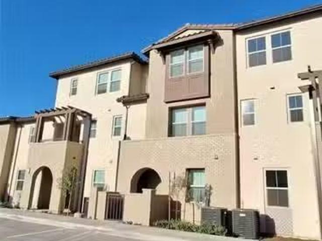 Condo for rent in Fontana