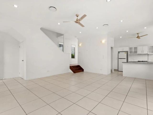 Townhouse for rent in Rosalie, Greater Brisbane