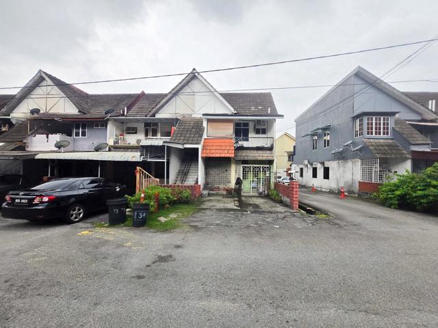 Townhouse for sale in Langat, Selangor