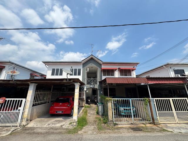 Townhouse for sale in Malaka