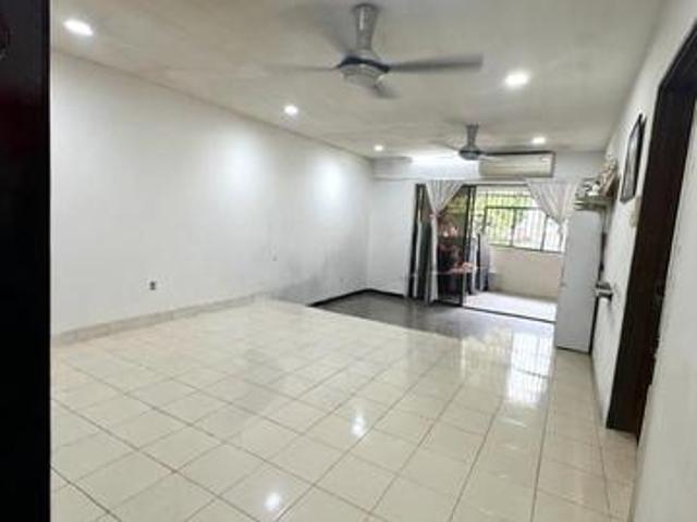 Townhouse for sale in Country Heights Damansara, Kuala Lumpur