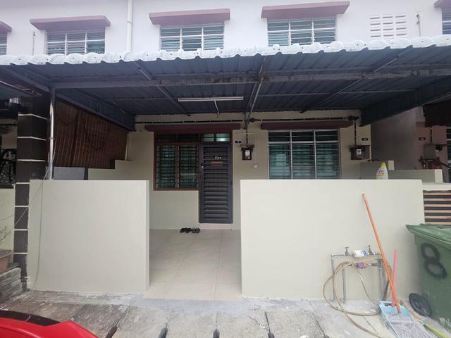 Townhouse for sale in Malaka