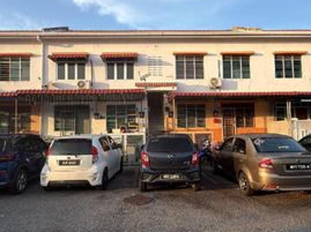 Townhouse for sale in Malaka