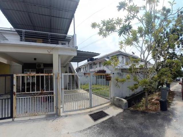 Townhouse for sale in Malaka