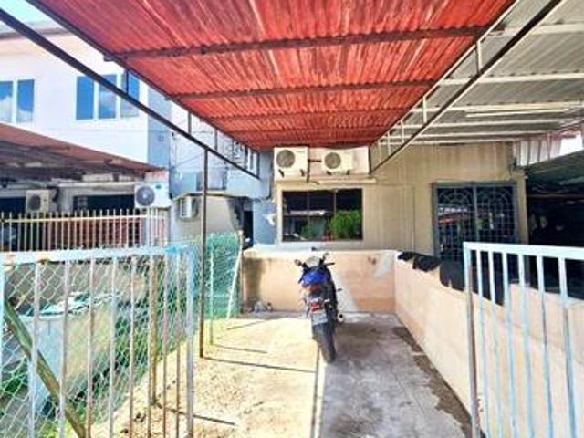 Townhouse for sale in Malaka