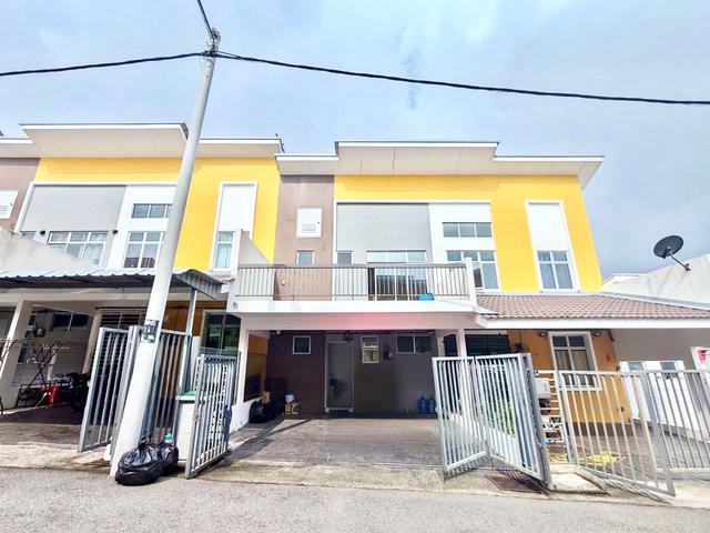 Townhouse for sale in Durian Tunggal, Malaka