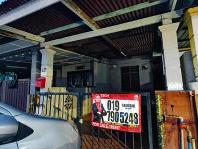 Townhouse for sale in Malaka