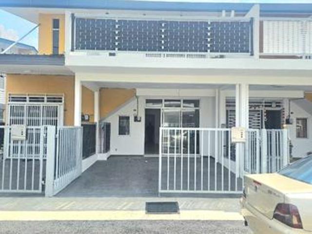 Townhouse for sale in Malaka