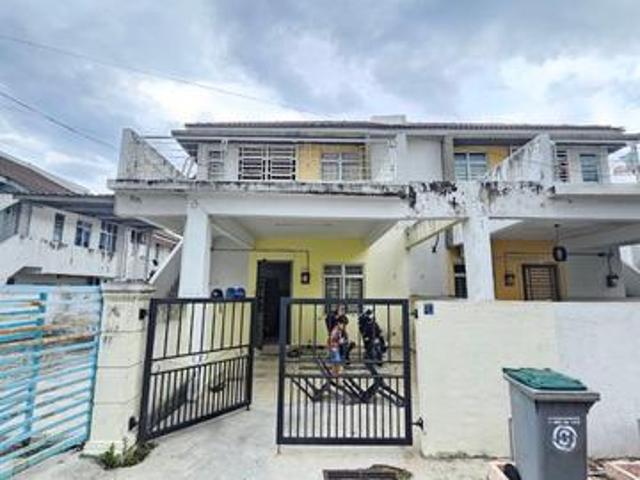 Townhouse for sale in Malaka