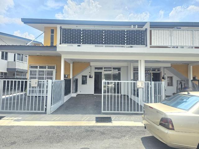Townhouse for sale in Malaka