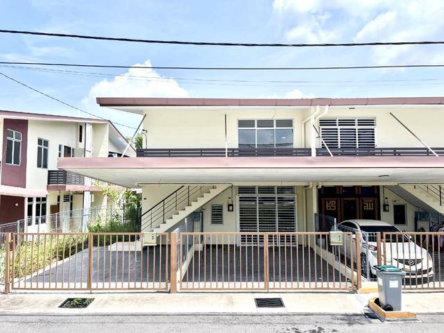 Townhouse for sale in Malaka