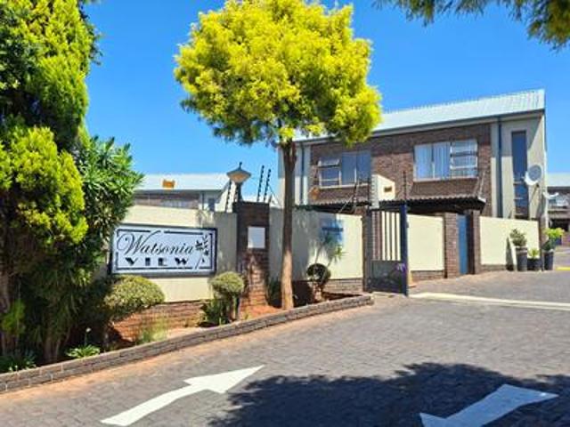 Townhouse for rent in Krugersdorp, Mogale City Local Municipality