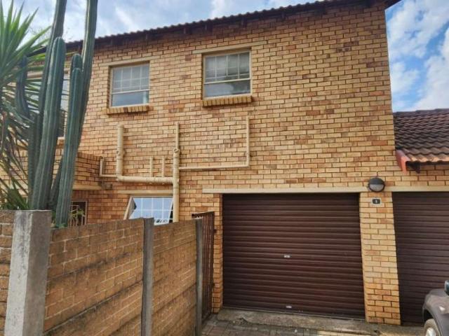 House for rent in Johannesburg Ward 89, Roodepoort