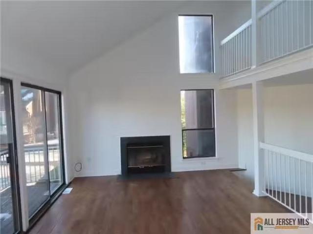 Condo for rent in Brick