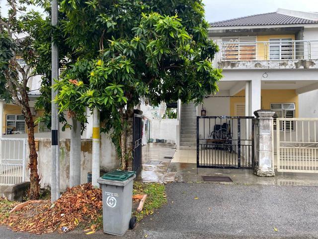 Townhouse for sale in Malaka