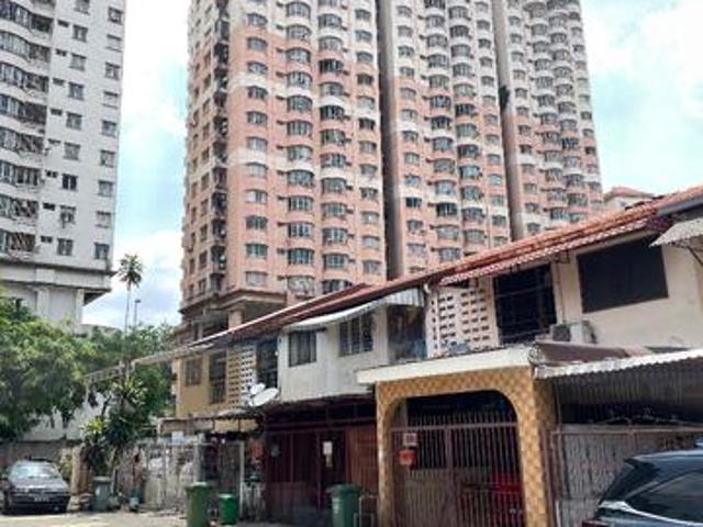 Townhouse for sale in Country Heights Damansara, Kuala Lumpur
