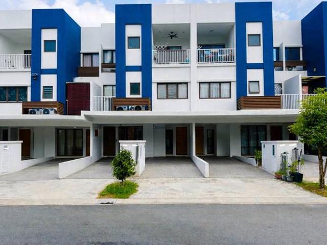 Townhouse for sale in Tanjong Sepat, Selangor