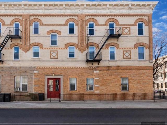 Townhouse for sale in Queens, Arverne