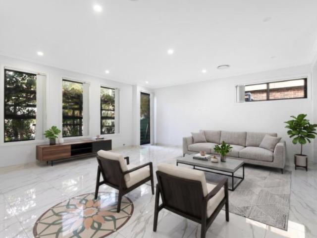 Townhouse for rent in Lurnea, New South Wales