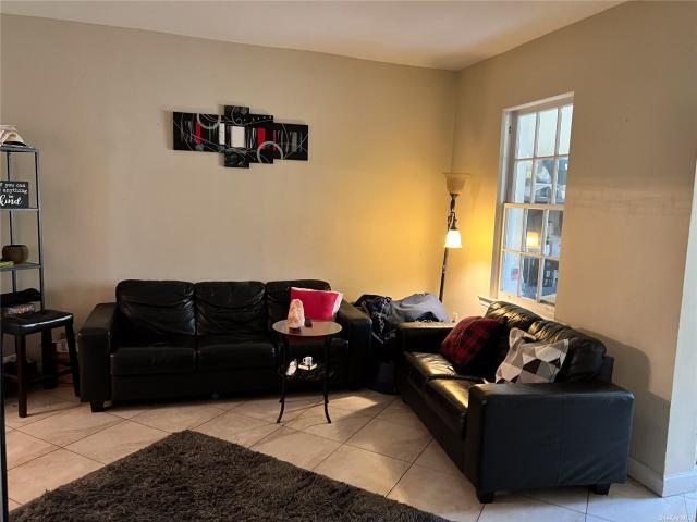 Townhouse for sale in Astoria
