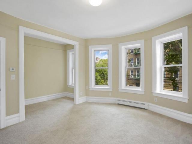 Townhouse for sale in Bronx